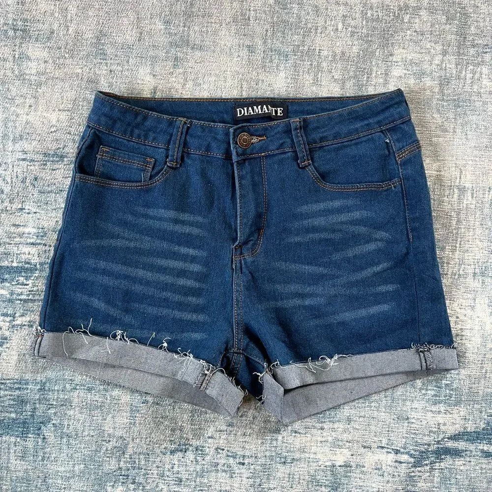 Diamante Distressed Wash Frayed Cuff Shorts Juniors Large